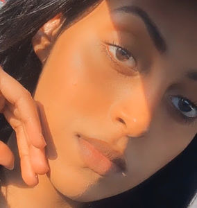 Meet your Posher, Afrah